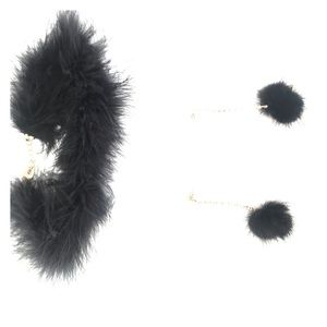 Feather/Diamond Choker & earring set‼️